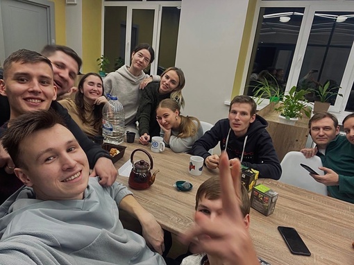 Вчера мы смотрели фильм и расскрывали его со всех сторон, чтобы выявить из него…