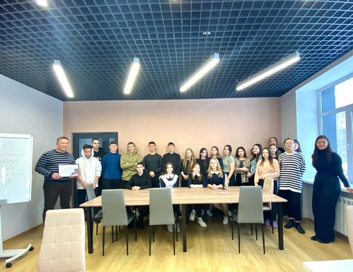 Прямо сейчас в молодежном центре «Барс» проходит лекция «Профилактика ВИЧ-инфекций» от руководителя АНО «Социально-психологический…