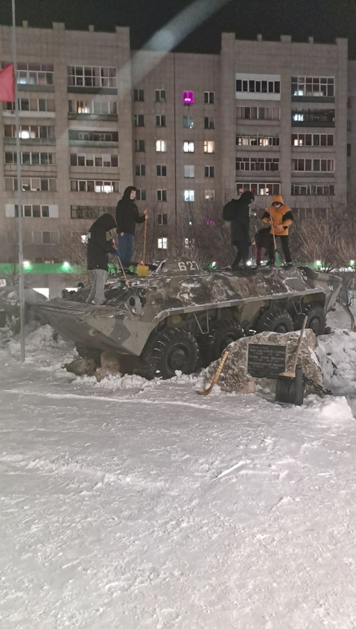 Прямо сейчас наши ребята, воспитанники клуба «Юный десантник» готовят мемориал воинам-интернационалистам к завтрашнему митингу,…