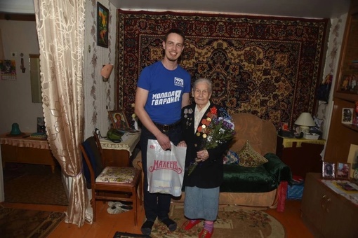 В рамках празднования 8 марта волонтëры и сотрудник МЦ «Барс» поздравили ветерана ВОВ -…