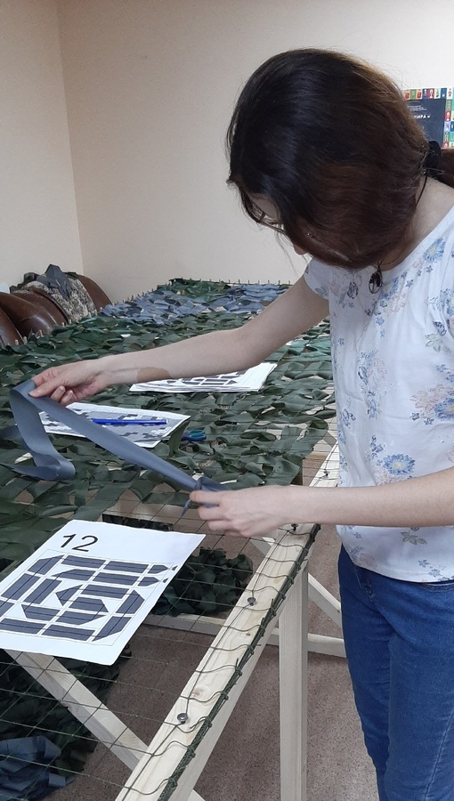 Готова 6 Маск-сеть для СВО, которую сплели подростки из МПК «Снайпер» и «Белая ладья»….
