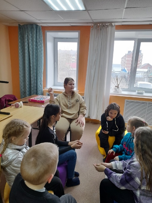 Со знакомства с понятиями «уверенность» и «уверенное поведение» начался тренинг для ребят ‍️‍️‍️из подросткового…