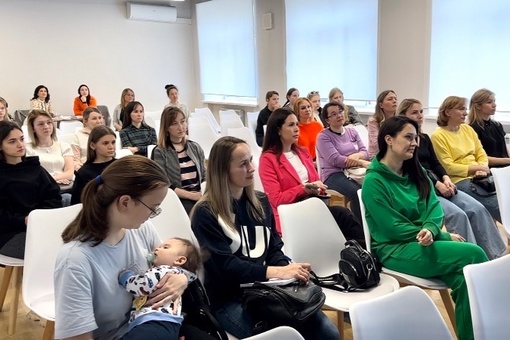 Сегодня в Молодежном центре «Барс» стартовал Бесплатный курс женских востребованных профессий от топовых специалистов…