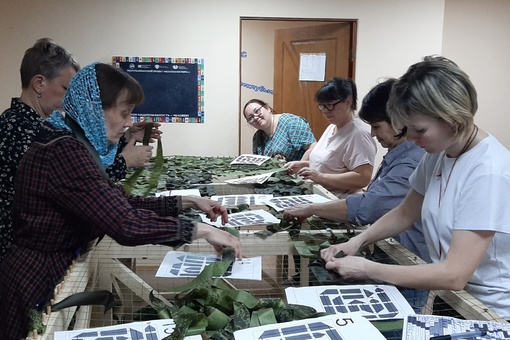 А чем вы занимаетесь по вечерам? В Молодежных (подростковых) клубах «Белая ладья» и «Снайпер»…